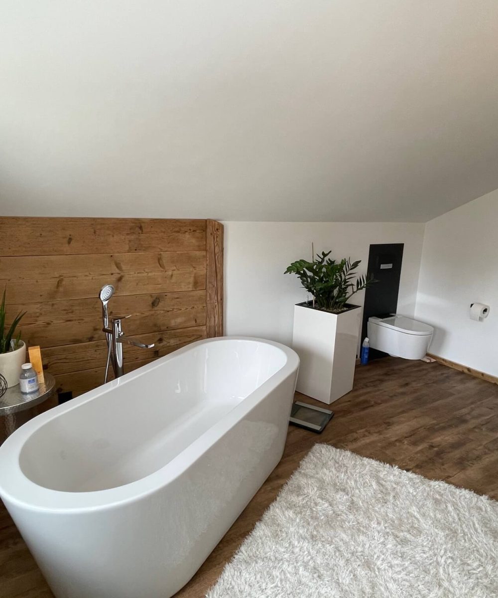 Badsanierung mit freistehender Badewanne im Raum Lehrberg 2